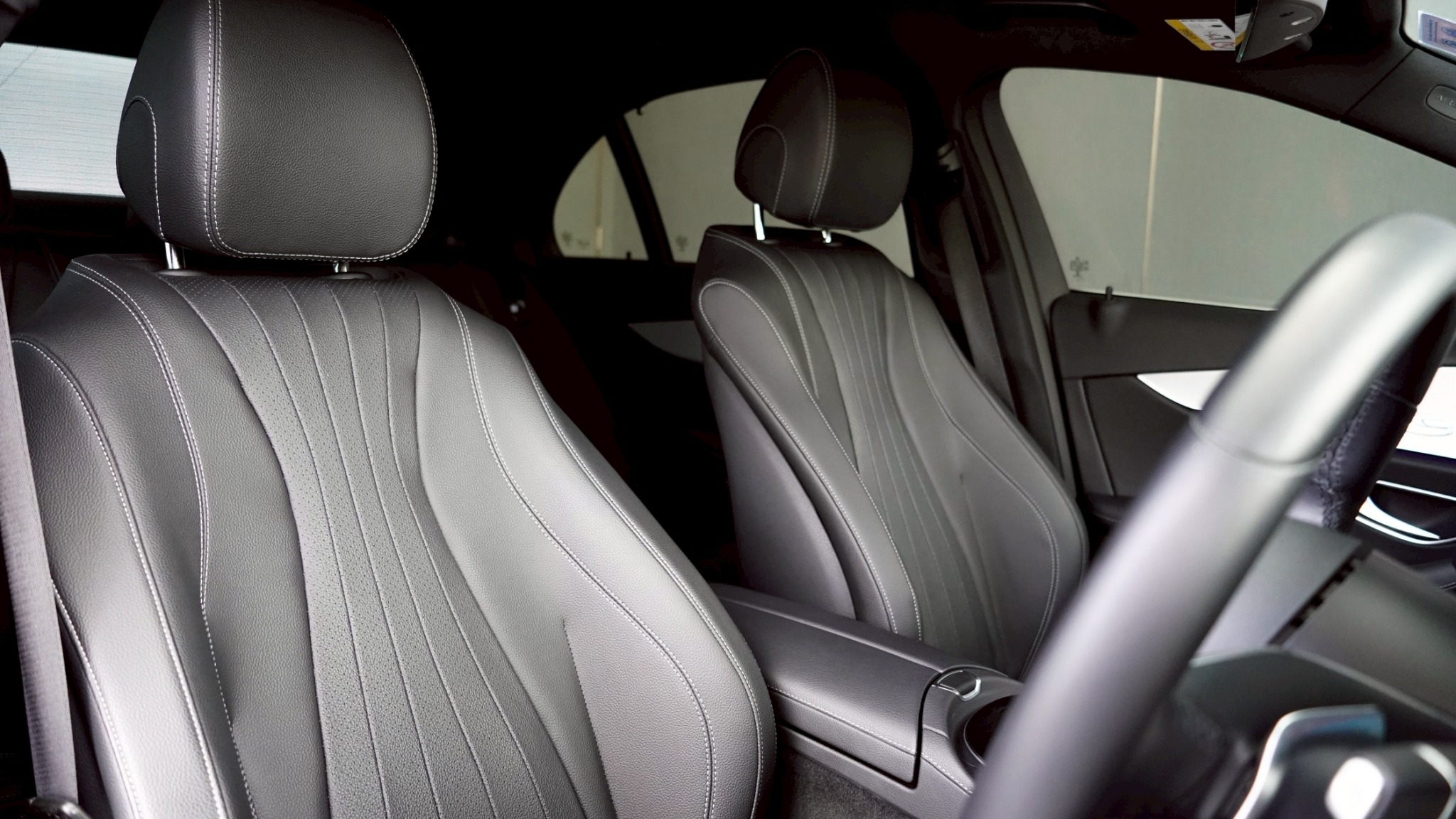 LINE_ALBUM_E220d​ AMG Sport​ ปี 22 _ 230_251115_9